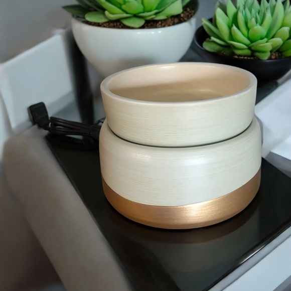 Candle & Wax Melting Warmers Electric BUYERS CHOICE! Your Choice on 1 Wa… - Picture 8 of 8